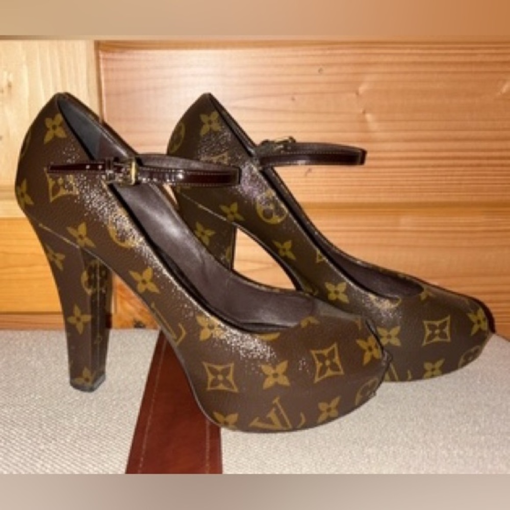 Guaranteed Authentic Louis Vuitton Brown Monogram Women's Heels size 37